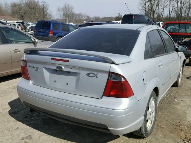 1FAFP38Z27W363746 - 2007 FORD FOCUS ST SILVER photo 4