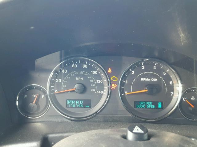 1J8HG48KX6C244363 - 2006 JEEP COMMANDER შავი ფოტო 8