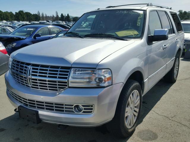 5LMJJ2H5XCEL04059 - 2012 LINCOLN NAVIGATOR SILVER photo 2