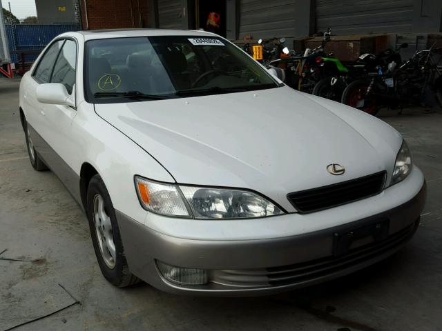 JT8BF28GXW5015989 - 1998 LEXUS ES 300 WHITE photo 1