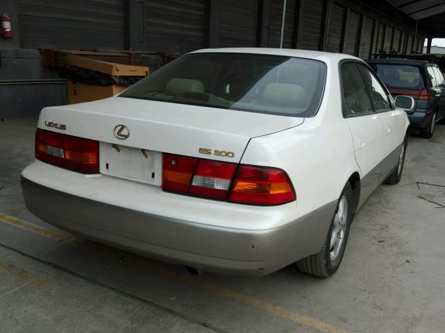 JT8BF28GXW5015989 - 1998 LEXUS ES 300 WHITE photo 4