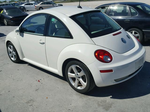 3VWFW31C18M523794 - 2008 VOLKSWAGEN NEW BEETLE WHITE photo 3