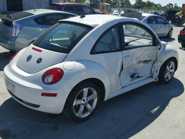 3VWFW31C18M523794 - 2008 VOLKSWAGEN NEW BEETLE WHITE photo 4