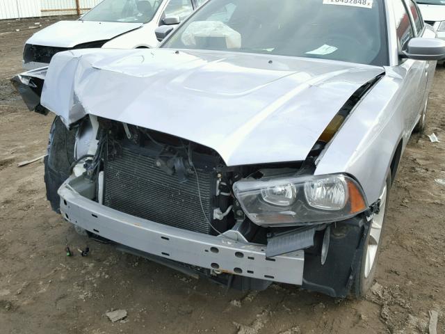 2B3CL3CG0BH544089 - 2011 DODGE CHARGER SILVER photo 9