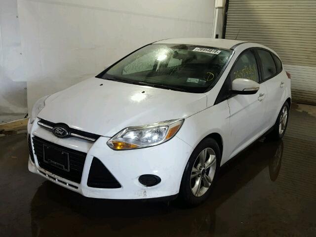 1FADP3K23EL326934 - 2014 FORD FOCUS SE WHITE photo 2