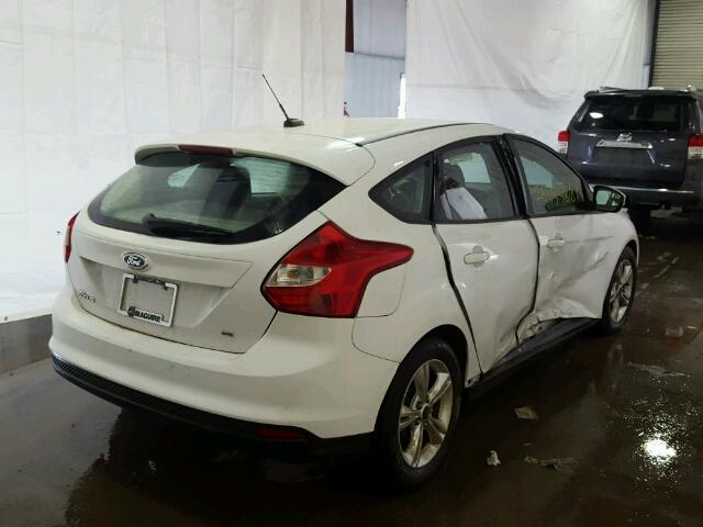 1FADP3K23EL326934 - 2014 FORD FOCUS SE WHITE photo 4