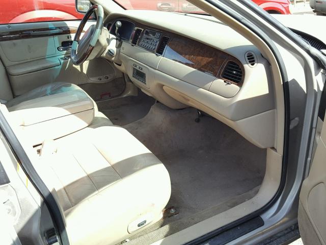 1LNHM82W91Y719141 - 2001 LINCOLN TOWN CAR S TAN photo 5