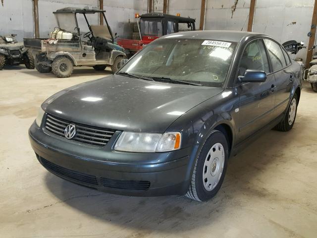 WVWMA23B2YP309950 - 2000 VOLKSWAGEN PASSAT GLS GRAY photo 2