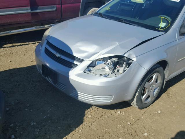 1G1AK52FX57637935 - 2005 CHEVROLET COBALT SILVER photo 9