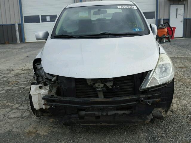 3N1BC11E29L363757 - 2009 NISSAN VERSA S SILVER photo 9