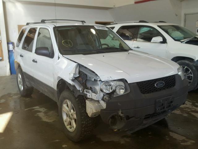 1FMCU93145KD84706 - 2005 FORD ESCAPE XLT WHITE photo 1