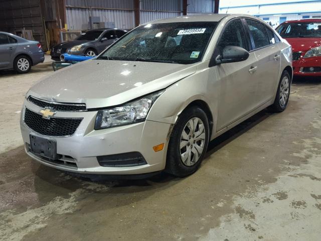 1G1PA5SH6D7193286 - 2013 CHEVROLET CRUZE LS CREAM photo 2