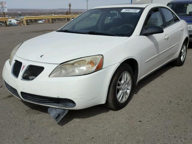 1G2ZG528X54128902 - 2005 PONTIAC G6 WHITE photo 2