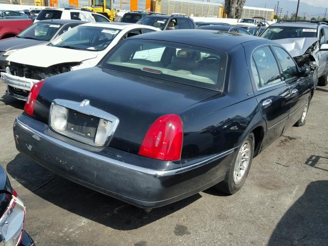 1LNFM82W1WY625866 - 1998 LINCOLN TOWN CAR S BLACK photo 4