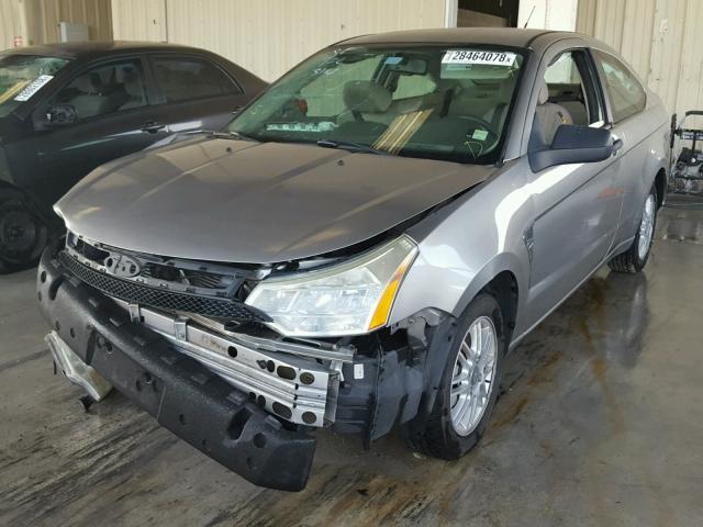 1FAHP33N18W122355 - 2008 FORD FOCUS SE GRAY photo 2