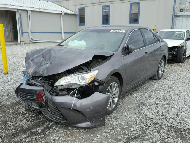 4T1BF1FKXFU903694 - 2015 TOYOTA CAMRY LE GRAY photo 2