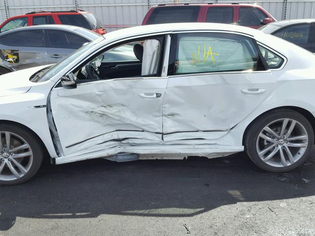 1VWDT7A32HC080726 - 2017 VOLKSWAGEN PASSAT R-L WHITE photo 10