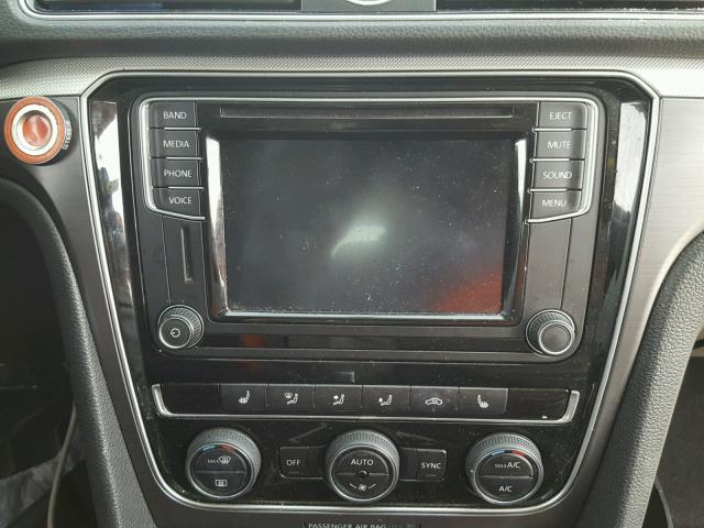 1VWDT7A32HC080726 - 2017 VOLKSWAGEN PASSAT R-L WHITE photo 9