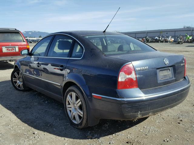 WVWTU63B85E054643 - 2005 VOLKSWAGEN PASSAT GLX BLUE photo 3