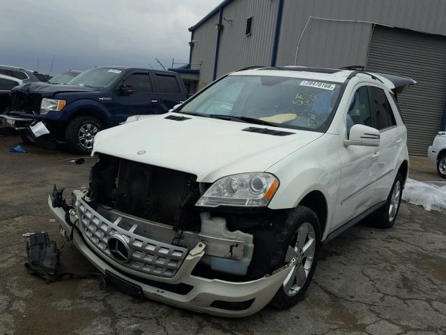 4JGBB8GB0BA687997 - 2011 MERCEDES-BENZ ML 350 4MA WHITE photo 2