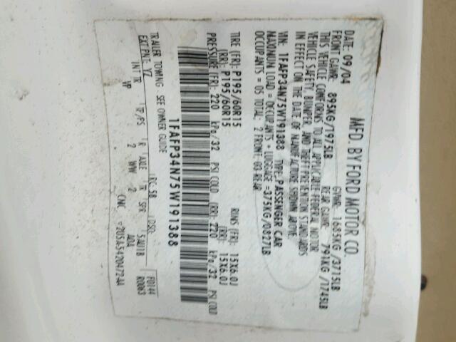 1FAFP34N75W191388 - 2005 FORD FOCUS ZX4 WHITE photo 10