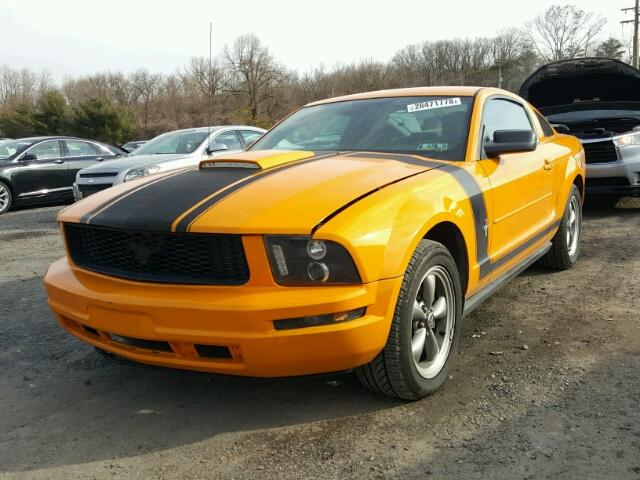 1ZVHT80N685152025 - 2008 FORD MUSTANG YELLOW photo 2