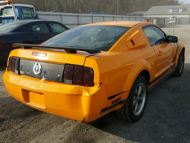 1ZVHT80N685152025 - 2008 FORD MUSTANG YELLOW photo 4