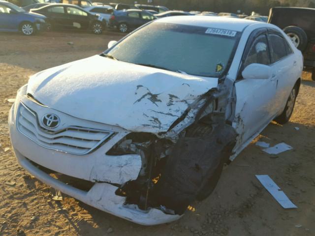 4T1BF3EK5BU586589 - 2011 TOYOTA CAMRY WHITE photo 2