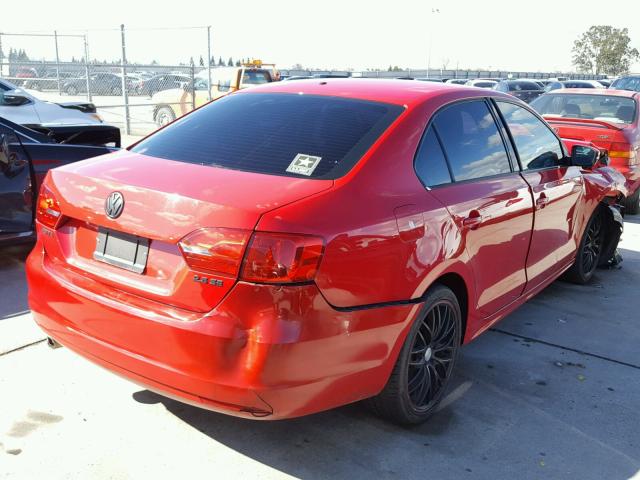 3VWDP7AJ5DM394690 - 2013 VOLKSWAGEN JETTA SE RED photo 4