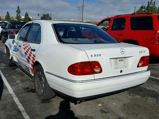 WDBJF65F6WA471669 - 1998 MERCEDES-BENZ E 320 WHITE photo 3