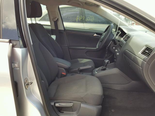 3VW2K7AJ5DM294854 - 2013 VOLKSWAGEN JETTA BASE Արծաթագույն լուսանկար 5