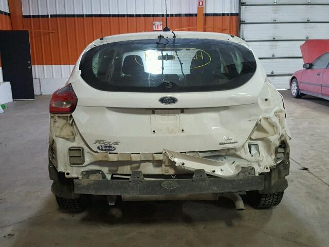 1FADP3K23FL377125 - 2015 FORD FOCUS SE WHITE photo 9