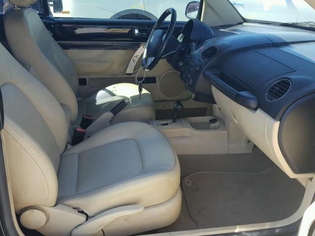 3VWRF31Y88M403158 - 2008 VOLKSWAGEN NEW BEETLE 黑色 照片 5