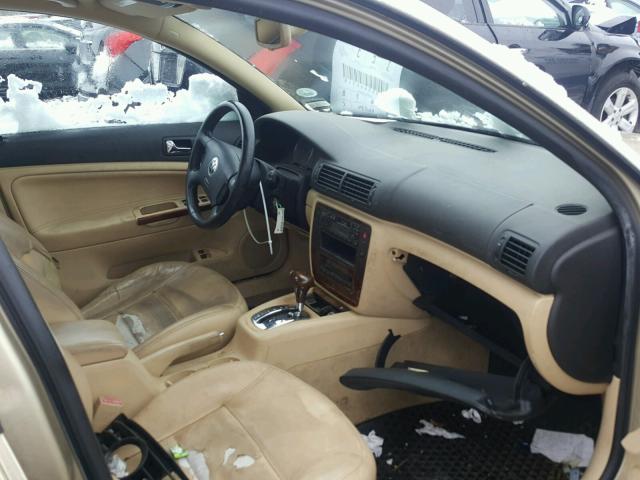 WVWWH63B11E260687 - 2001 VOLKSWAGEN PASSAT GLX 金色 照片 5