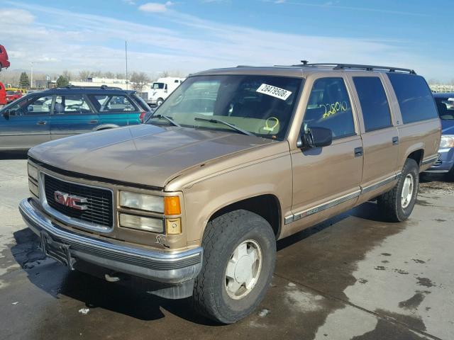 1GDFK16R5XJ742720 - 1999 GMC SUBURBAN K GOLD photo 2