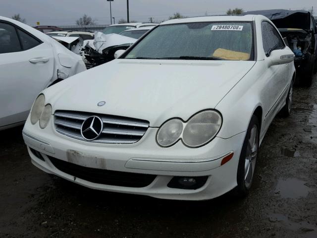 WDBTJ56H38F238940 - 2008 MERCEDES-BENZ CLK 350 WHITE photo 2