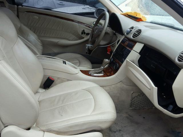 WDBTJ56H38F238940 - 2008 MERCEDES-BENZ CLK 350 WHITE photo 5