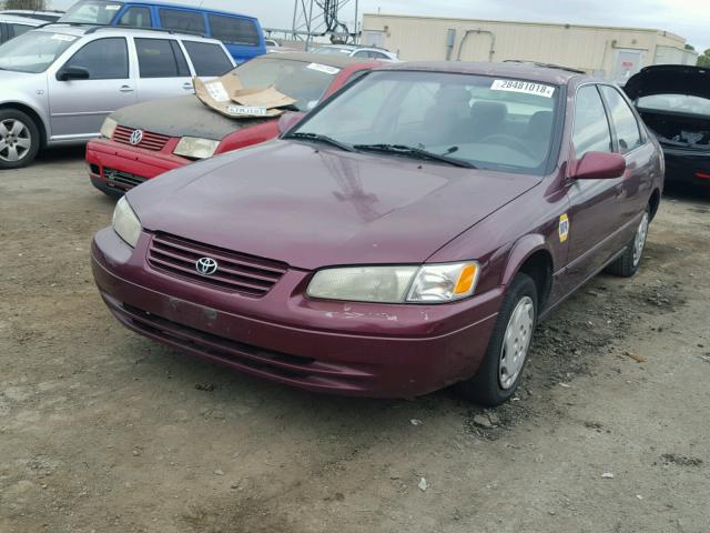 JT2BG22K4W0219608 - 1998 TOYOTA CAMRY CE MAROON photo 2