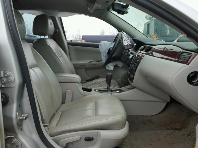 2G1WD58C589192505 - 2008 CHEVROLET IMPALA SUP 银色 照片 5