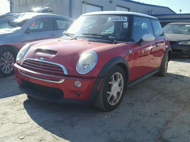 WMWRE33595TL14668 - 2005 MINI COOPER S RED photo 2