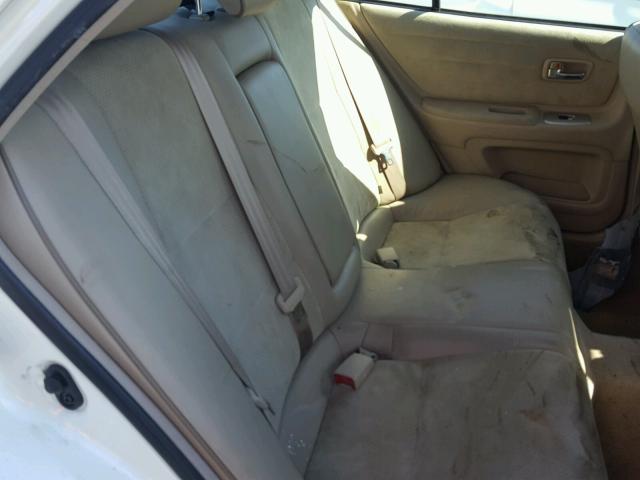 JTHBD192740082689 - 2004 LEXUS IS 300 WHITE photo 6