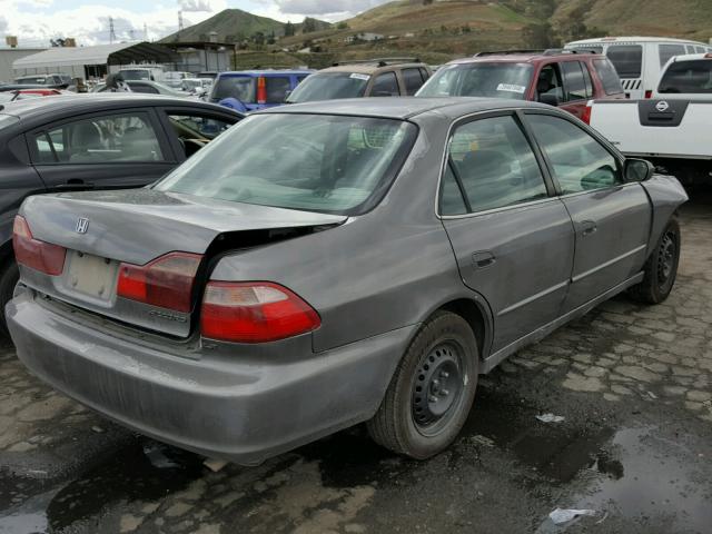 1HGCG564XWA148368 - 1998 HONDA ACCORD LX GRAY photo 4