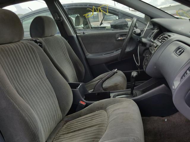 1HGCG564XWA148368 - 1998 HONDA ACCORD LX GRAY photo 5