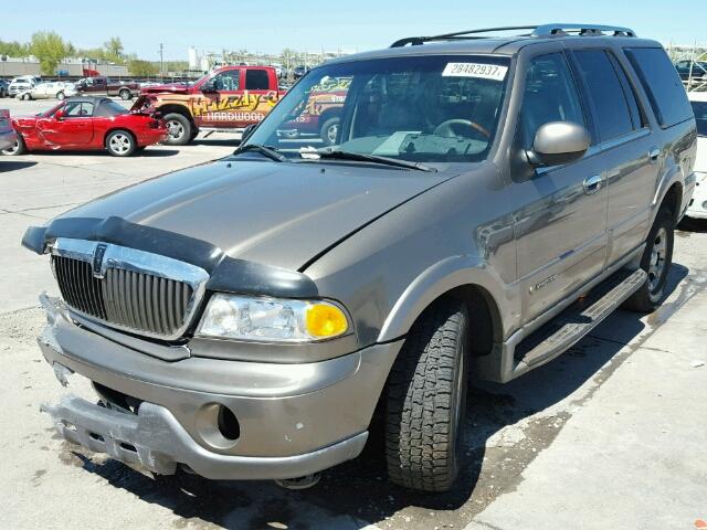 5LMFU28R71LJ12607 - 2001 LINCOLN NAVIGATOR GOLD photo 2