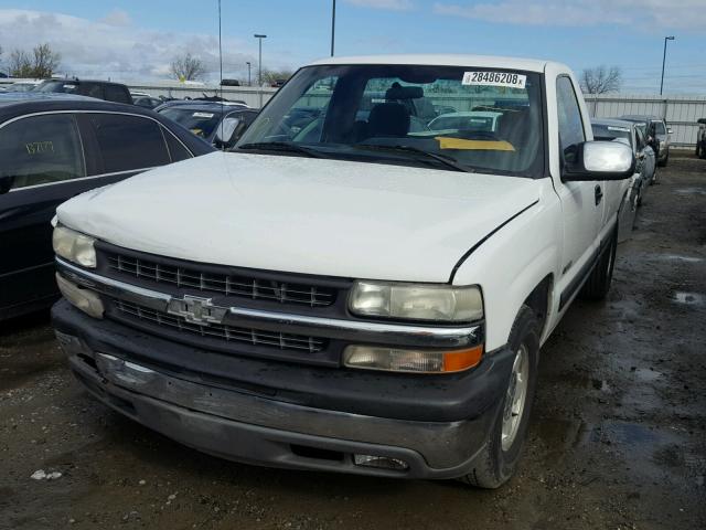 1GCEC14V31Z176465 - 2001 CHEVROLET SILVERADO WHITE photo 2