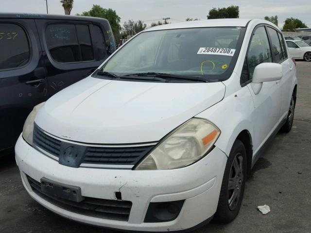 3N1BC13E87L381643 - 2007 NISSAN VERSA S WHITE photo 2