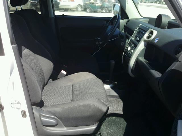 JTLKT324850209998 - 2005 TOYOTA SCION XB თეთრი ფოტო 5