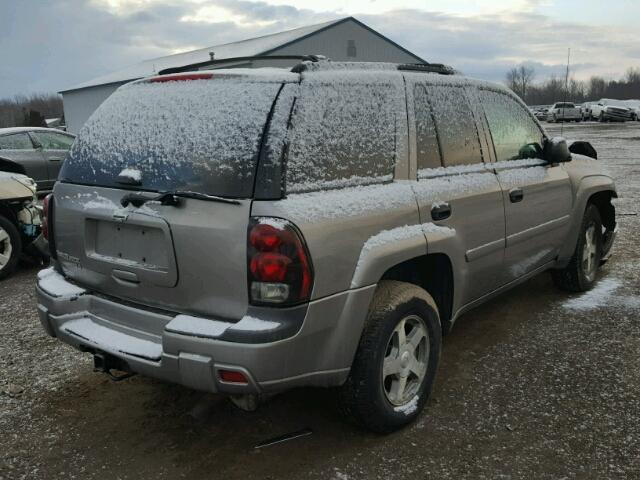 1GNDT13S062232792 - 2006 CHEVROLET TRAILBLAZE GRAY photo 4