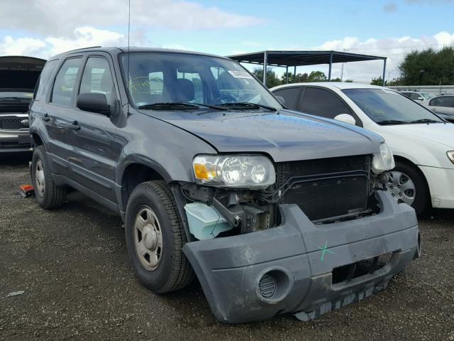 1FMYU02Z55DA26432 - 2005 FORD ESCAPE XLS GRAY photo 1