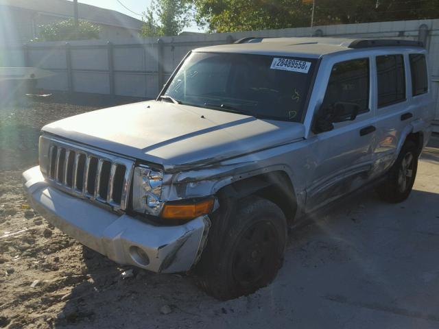 1J8HG48K96C225738 - 2006 JEEP COMMANDER SILVER photo 2